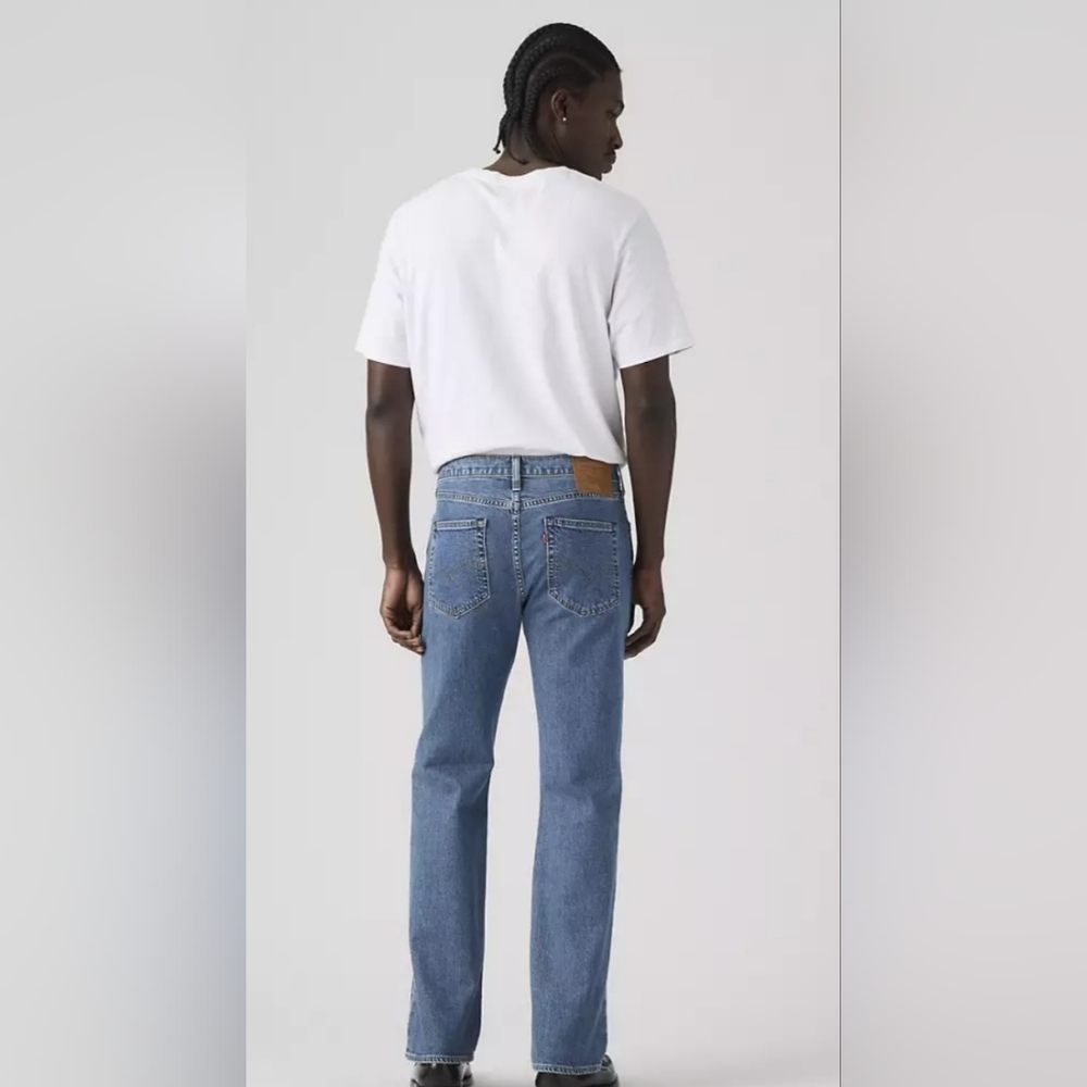 Levi's Men's Straight Jeans in Light Blue Denim - Picture 3 of 5